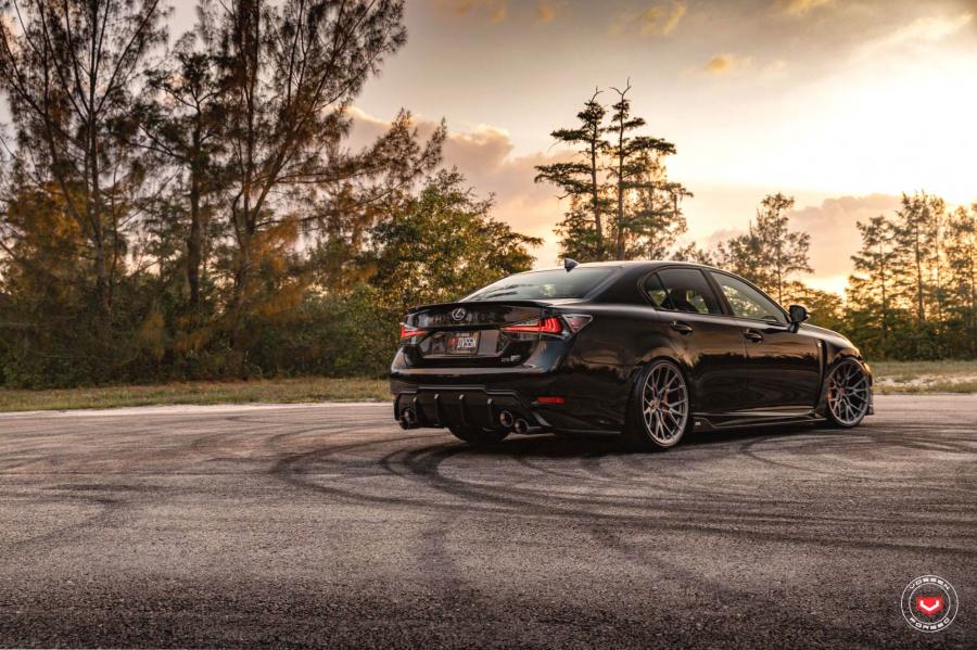  Lexus GS F on Vossen Wheels (M-X3) 2019 года  (фото 17 из 25)